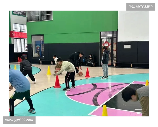 冬训计划全面解析:提高训练效率与运动表现的科学安排与实施策略 冬训计划全面解析:提高训练效率与运动表现的科学安排与实施策略